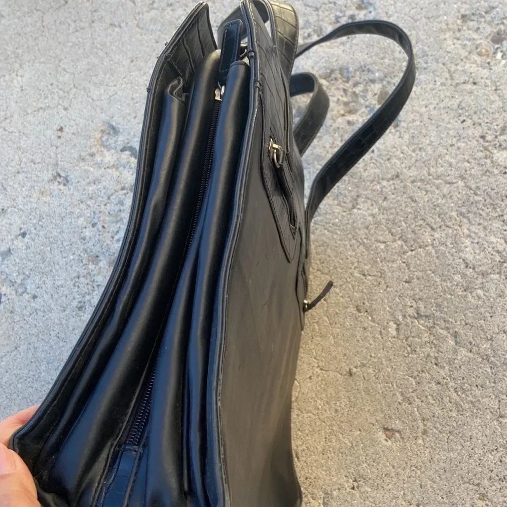 BUXTON GENUNE LEATHER BAG